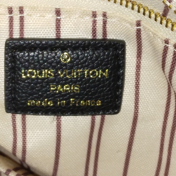 ARSTY GM~ holding item . Do not buy.. - Picture 6 of 14